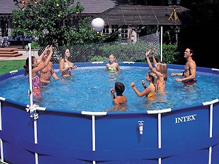 Image Set jeu d'eau Intex SPORT avec filet de volley et panier de basket pour piscine tubulaire