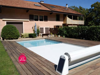 Image Volet automatique hors d'eau Abriblue OPEN SOLAR ENERGY coloris blanc pour piscine 5x10m sans escalier