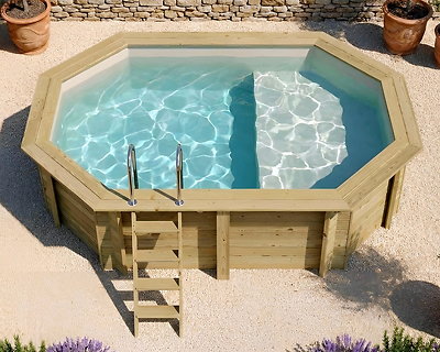 Image Piscine bois Altanka NEMO octogonale allongee avec plage 4,3x3m H 1,18 m liner sable, pose sur dalle