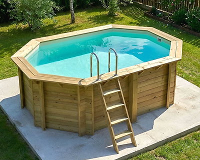 Image Piscine bois Altanka NEMO octogonale allongee 4,3 x 3m H 1,31m liner sable, pose sur dalle