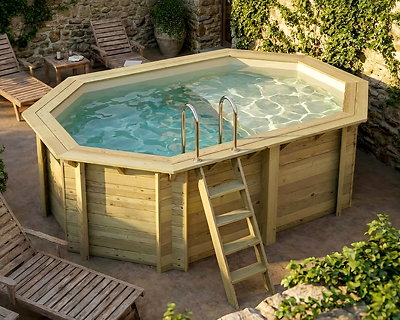 Image Piscine bois Altanka NEMO octogonale allongee avec plage 4,3 x 3m H 1,31m liner sable, pose sur dalle