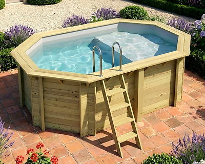 Image Piscine bois Altanka NEMO octogonale allongee avec plage 4,3 x 3m H 1,31m liner gris, pose sur dalle