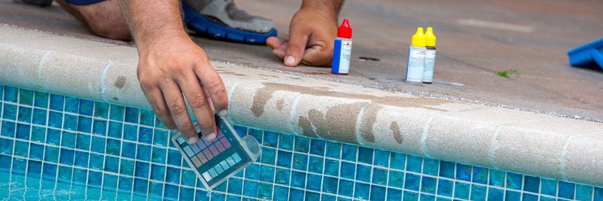 Comment baisser l’alcalinité d’une piscine ? | AquaPiscine.com